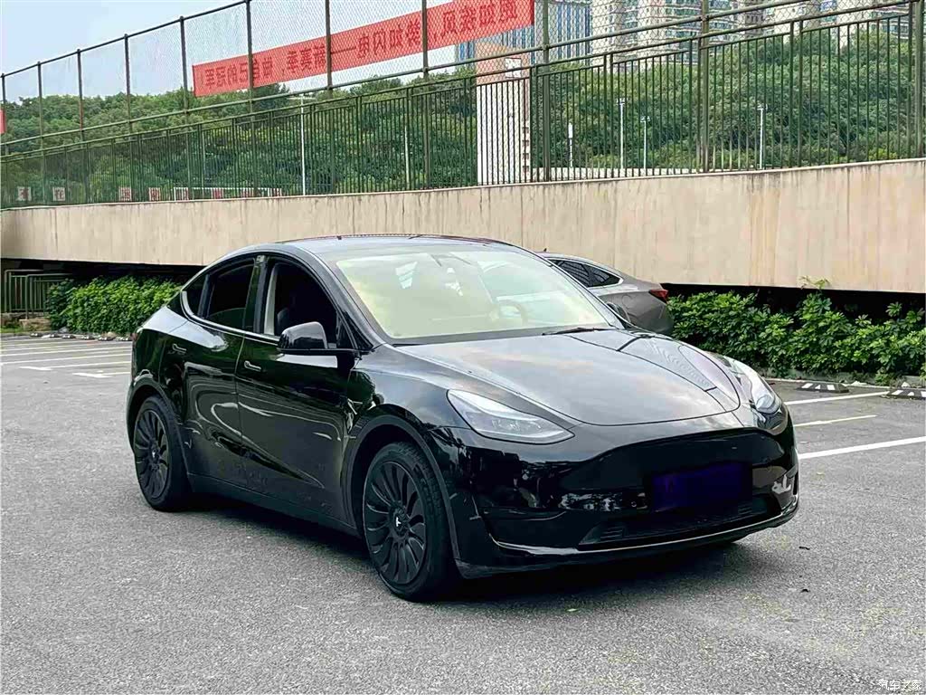 Tesla Model Y, 2022 3