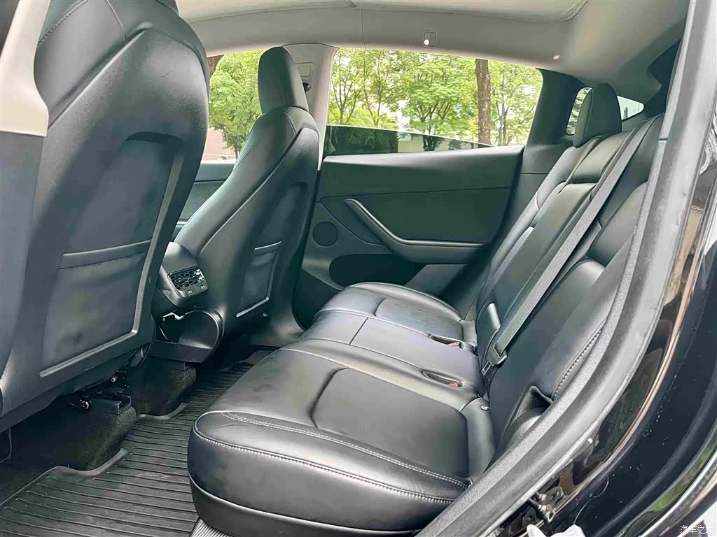 Tesla Model Y, 2022 все фото