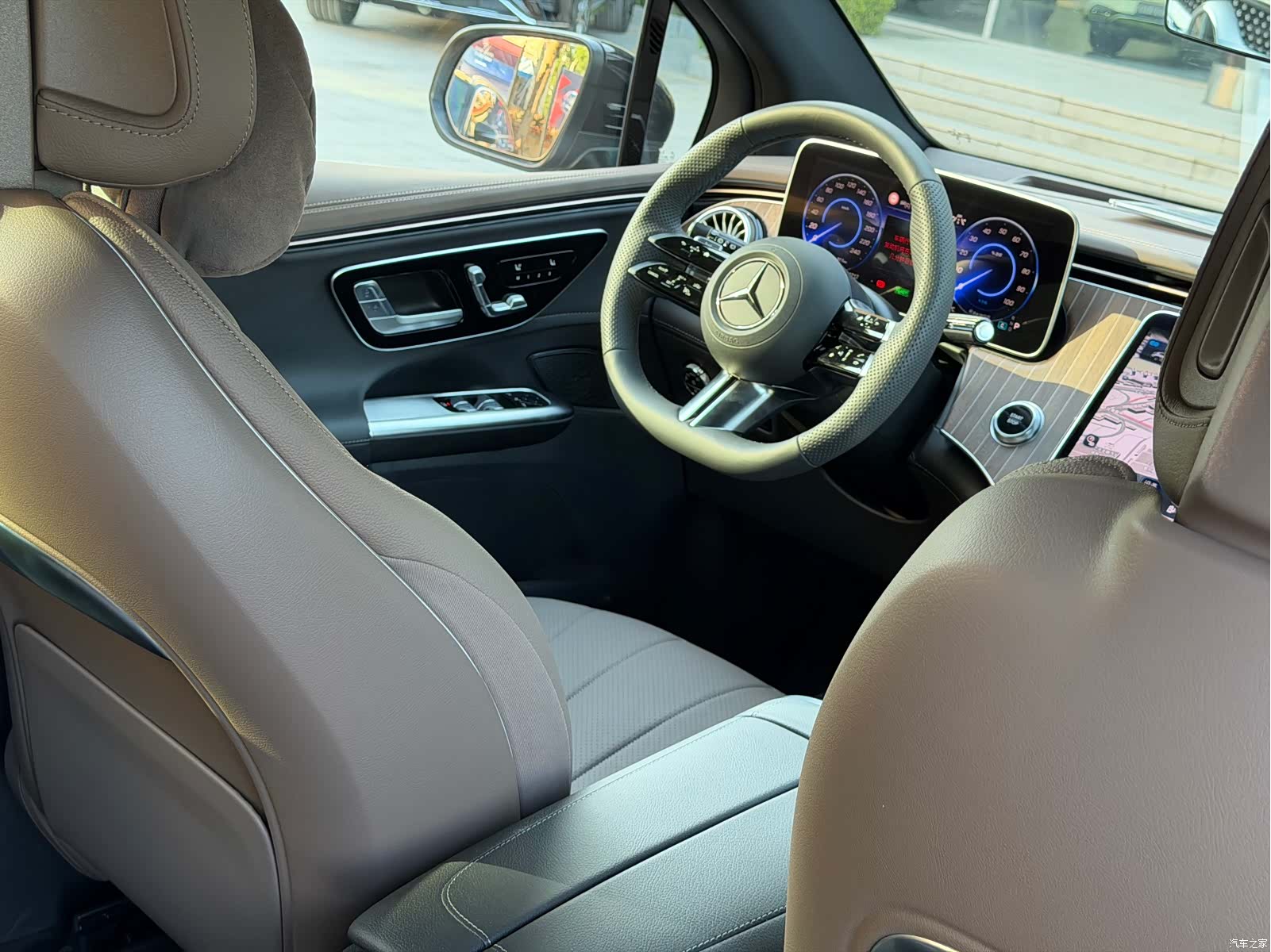 Mercedes-Benz EQE, 2025 12