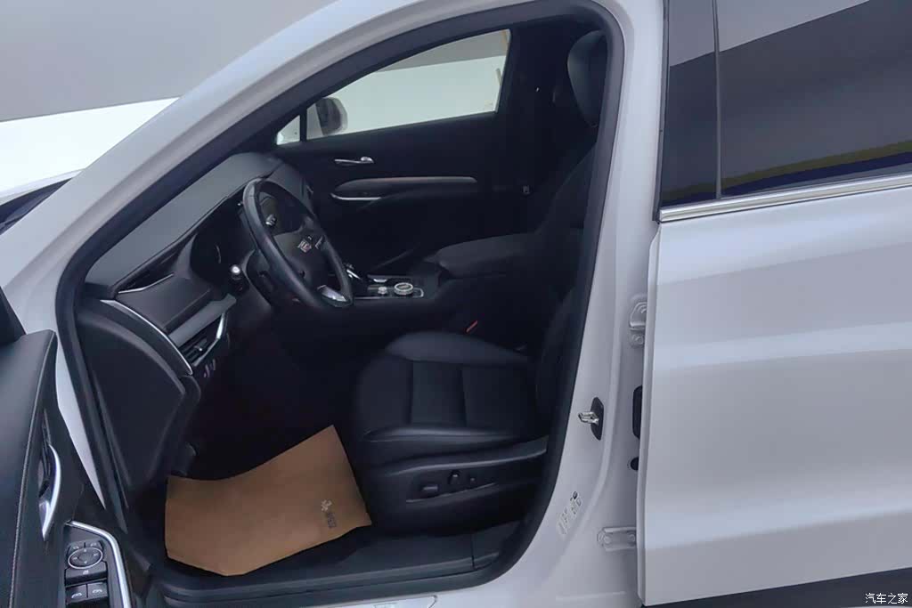 Cadillac XT4, 2022 9