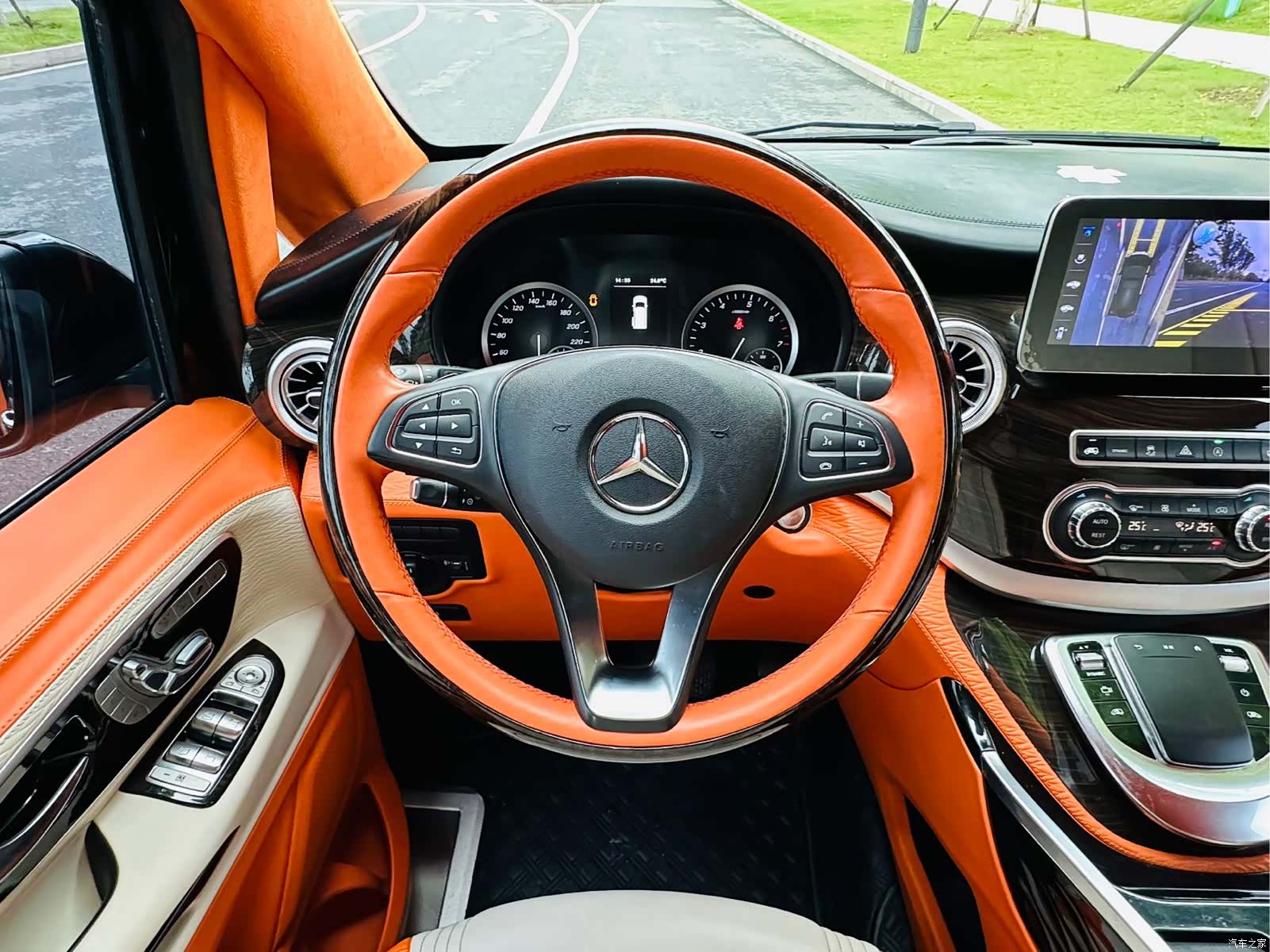 Mercedes-Benz 7, 2022 12