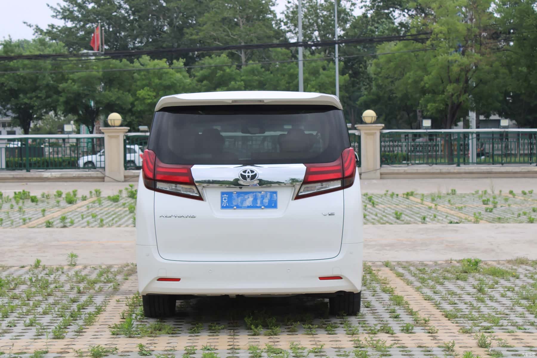 Toyota Alphard, 2016 все фото