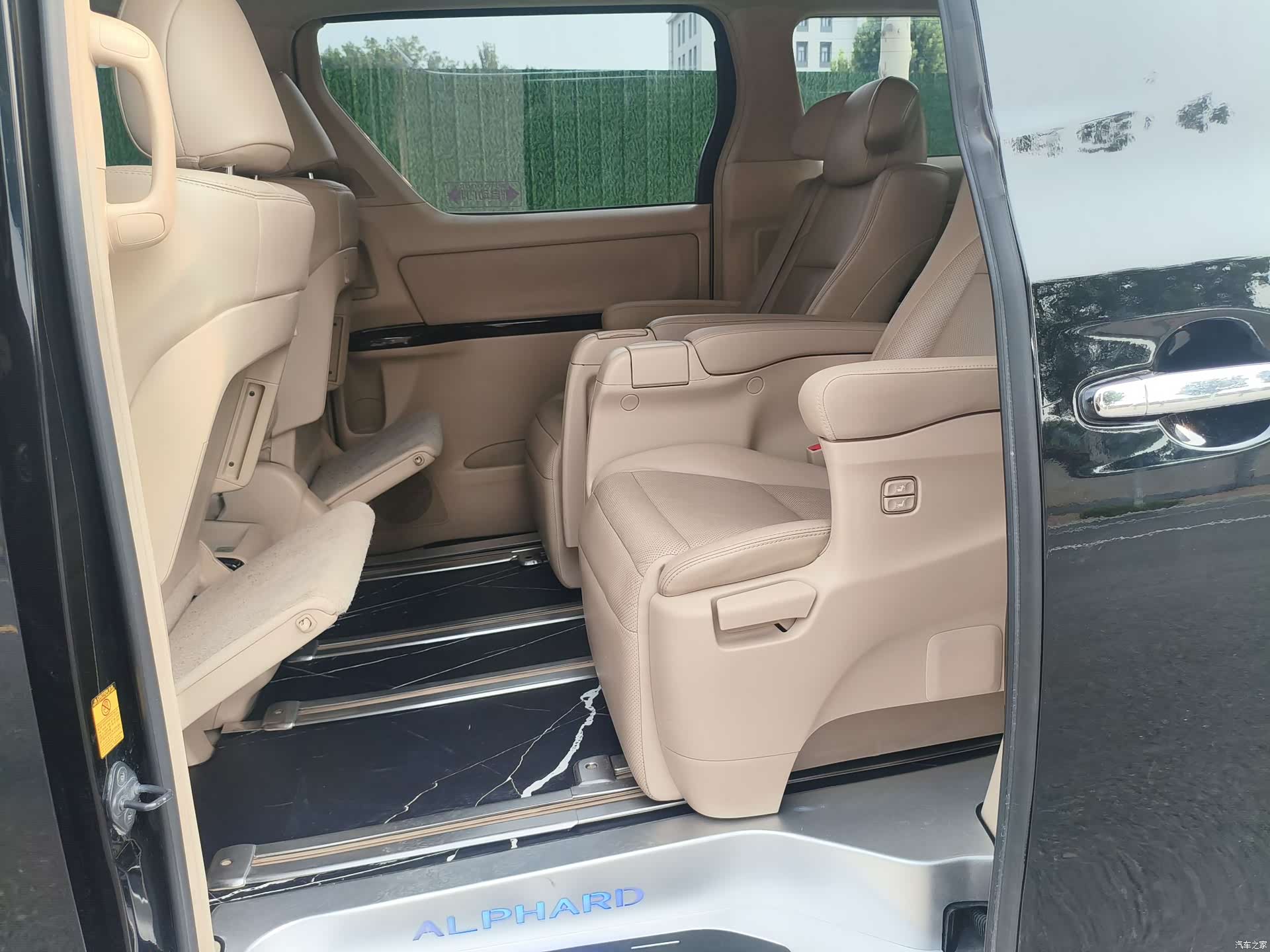 Toyota Alphard, 2012 7