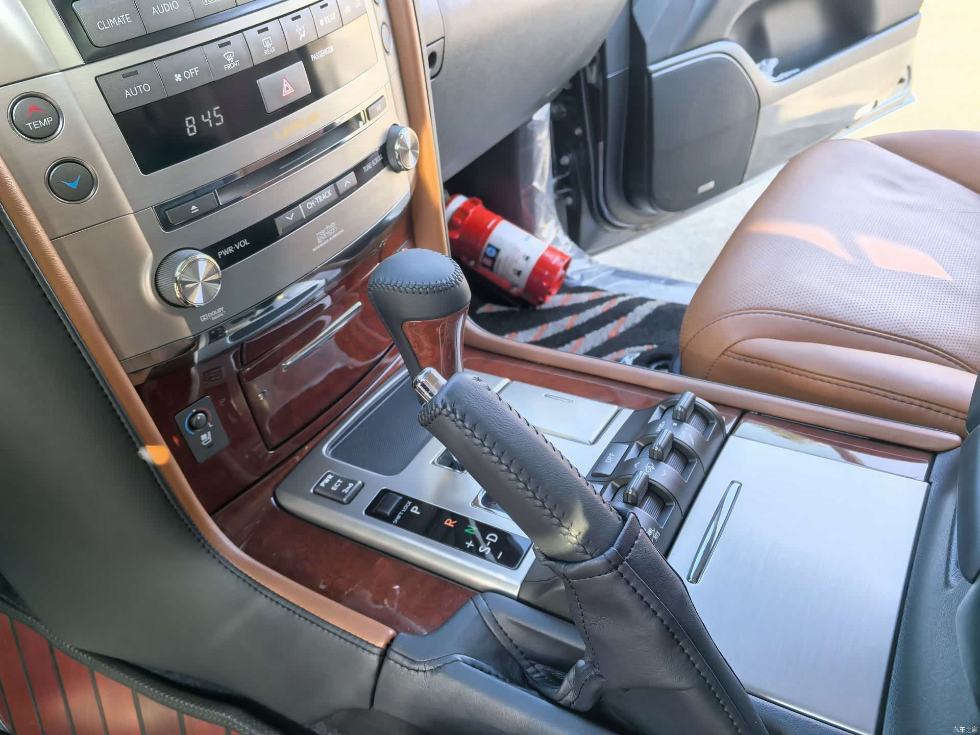Lexus LX, 2013 11
