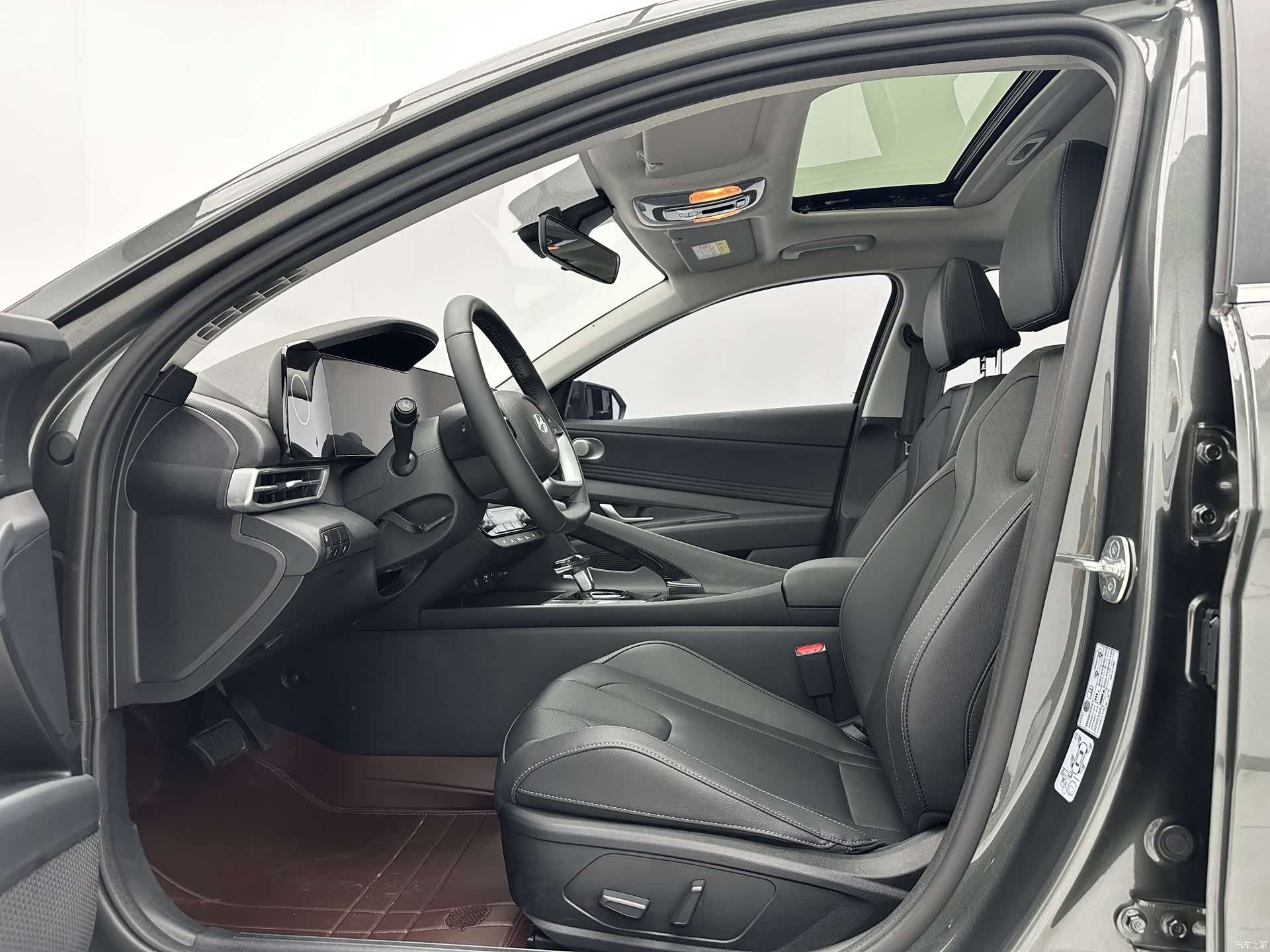 Hyundai Elantra, 2023 все фото
