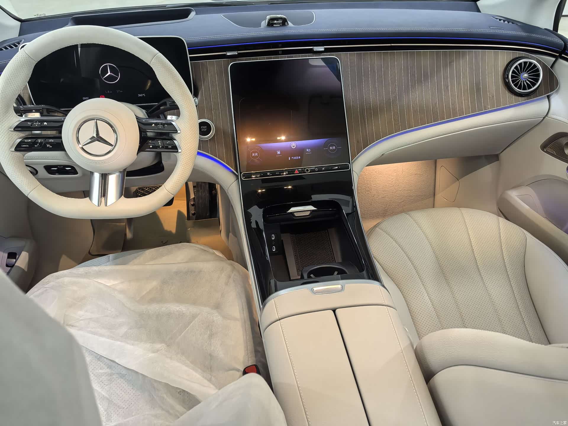 Mercedes-Benz EQE, 2025 12