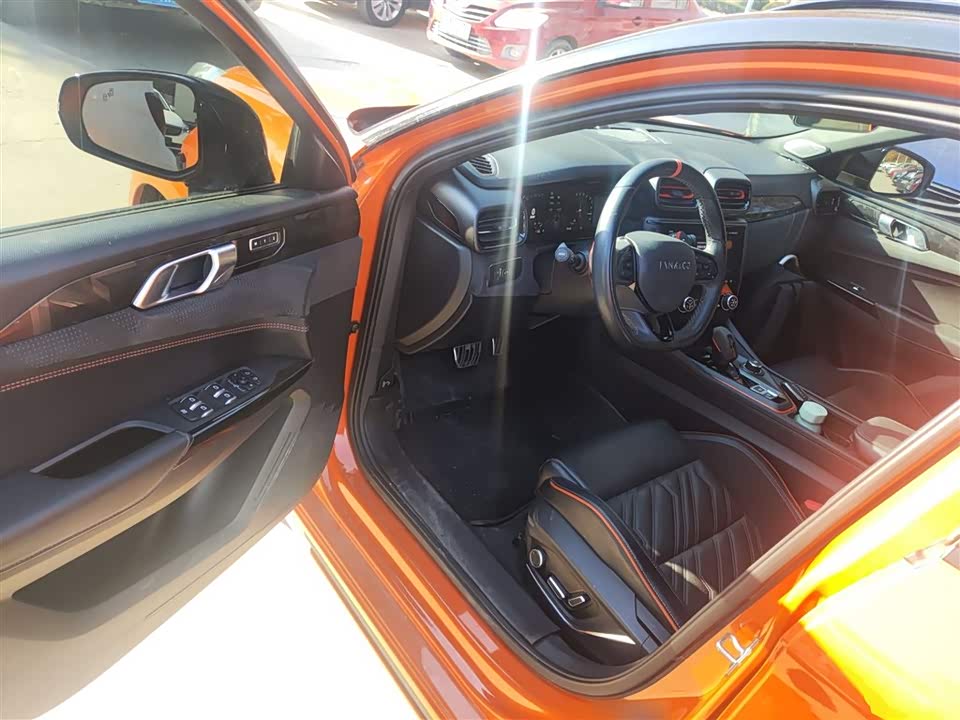 Lynk & Co 02 Hatchback