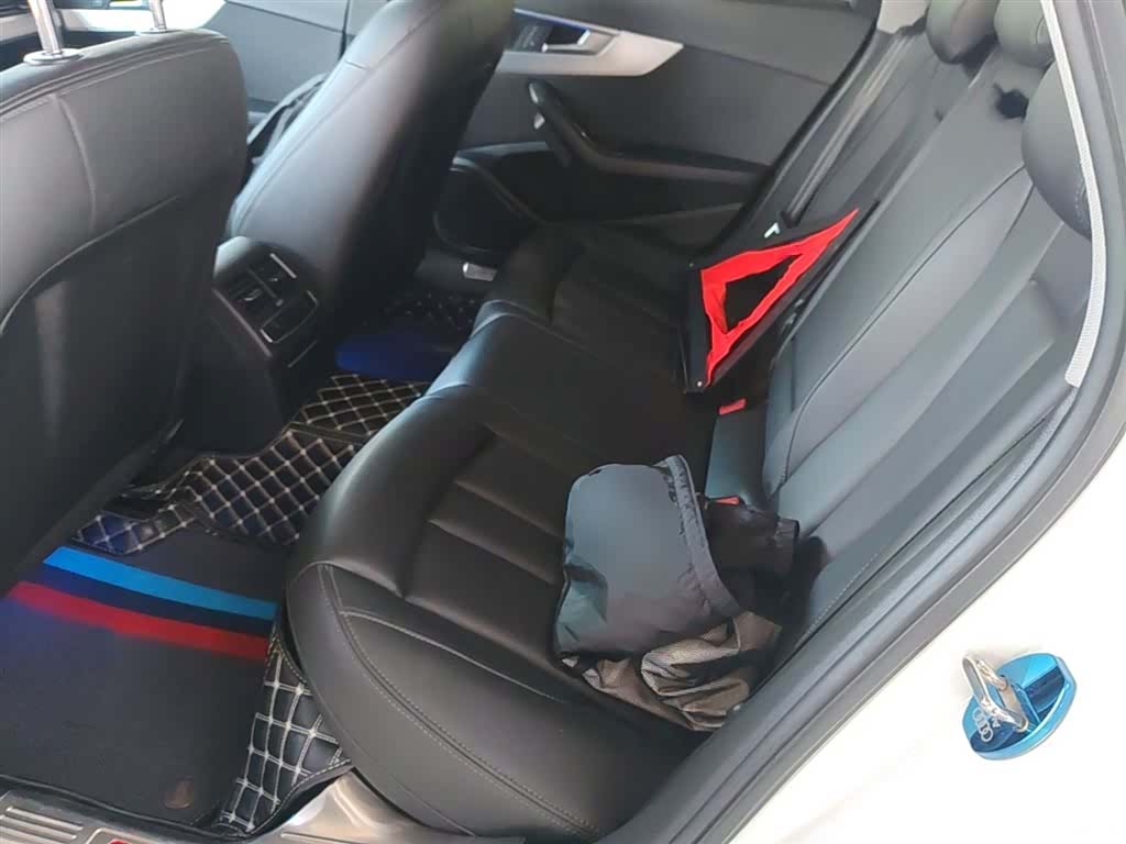 Audi A4L, 2018 17