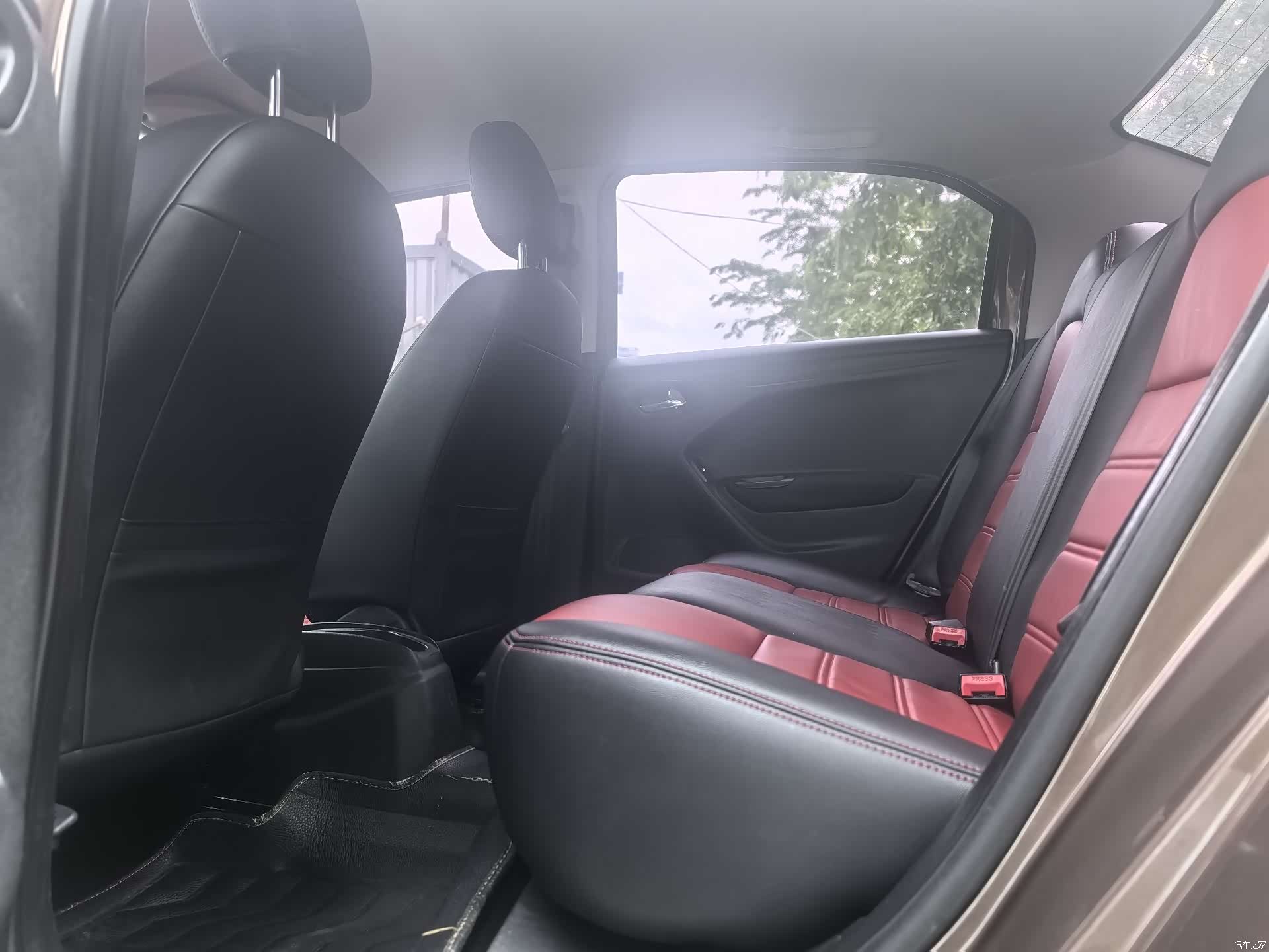 Peugeot 301, 2016 6