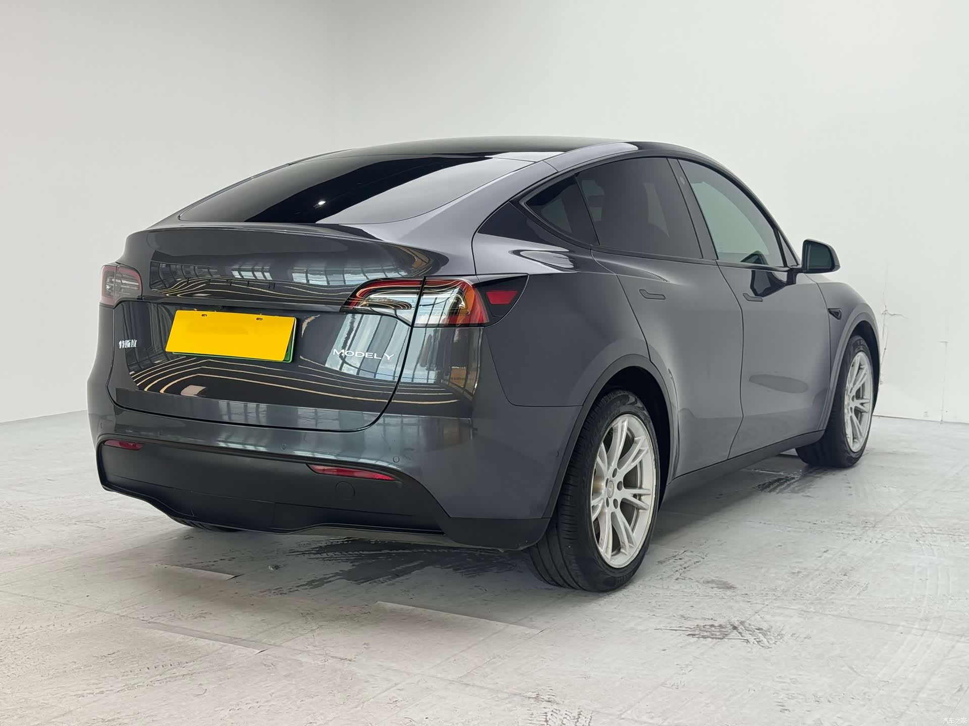 Tesla Model Y, 2022 4