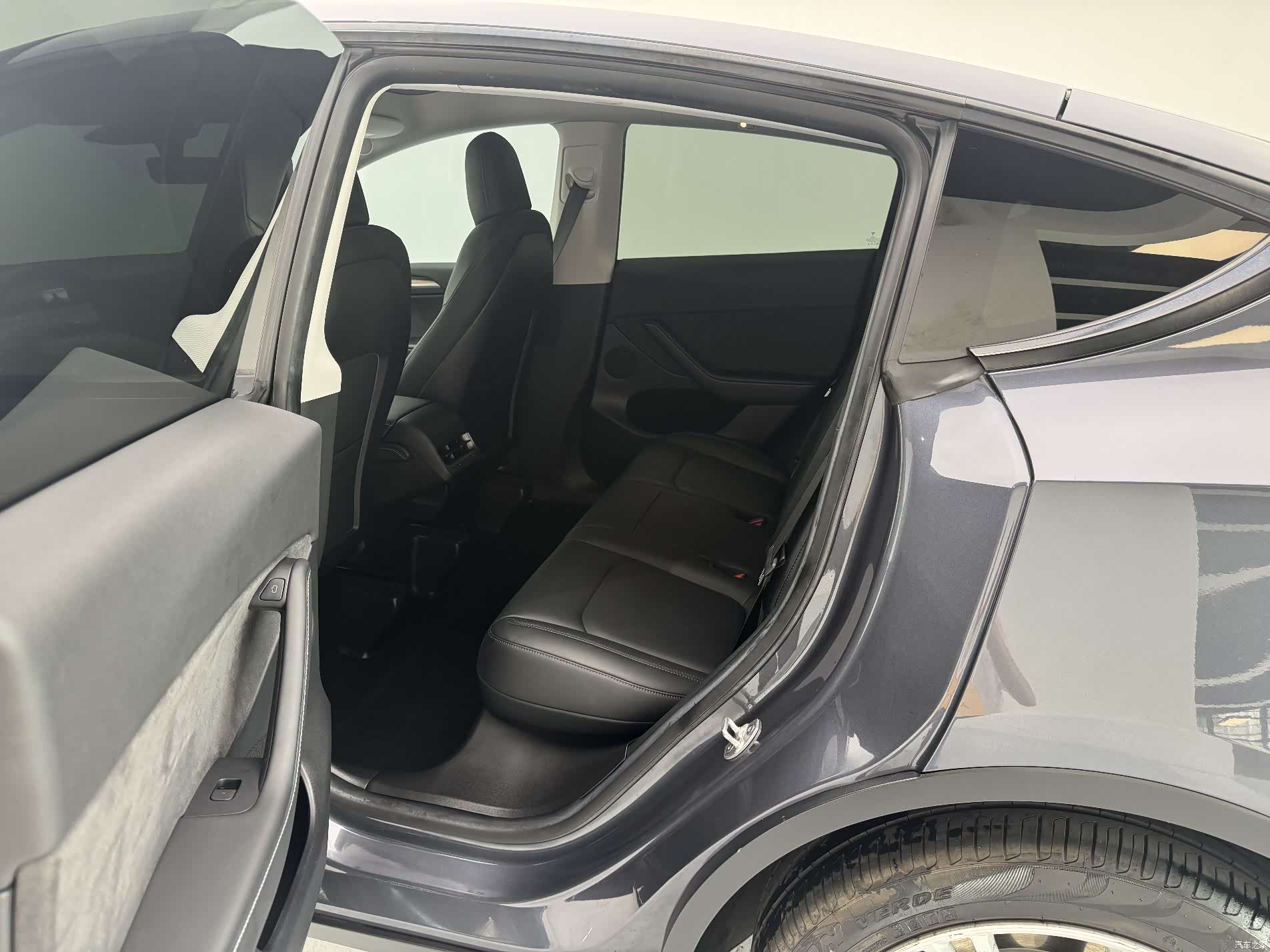 Tesla Model Y, 2022 9
