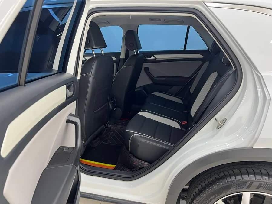 Volkswagen T-ROC 2023, фото 10