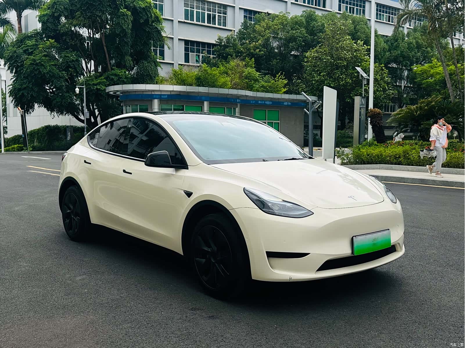 Tesla Model Y, 2024 3