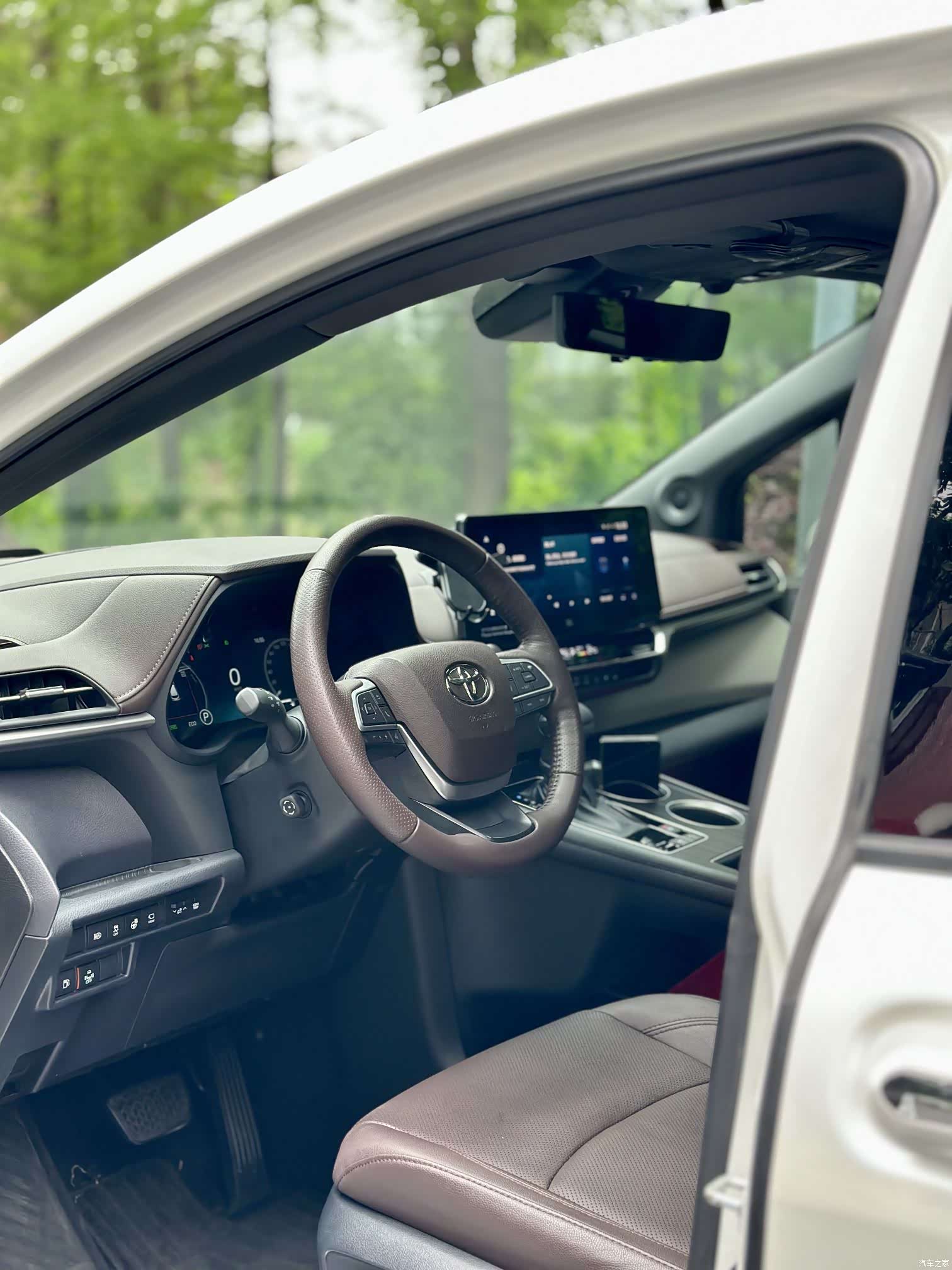 Toyota Granvia, 2023 26
