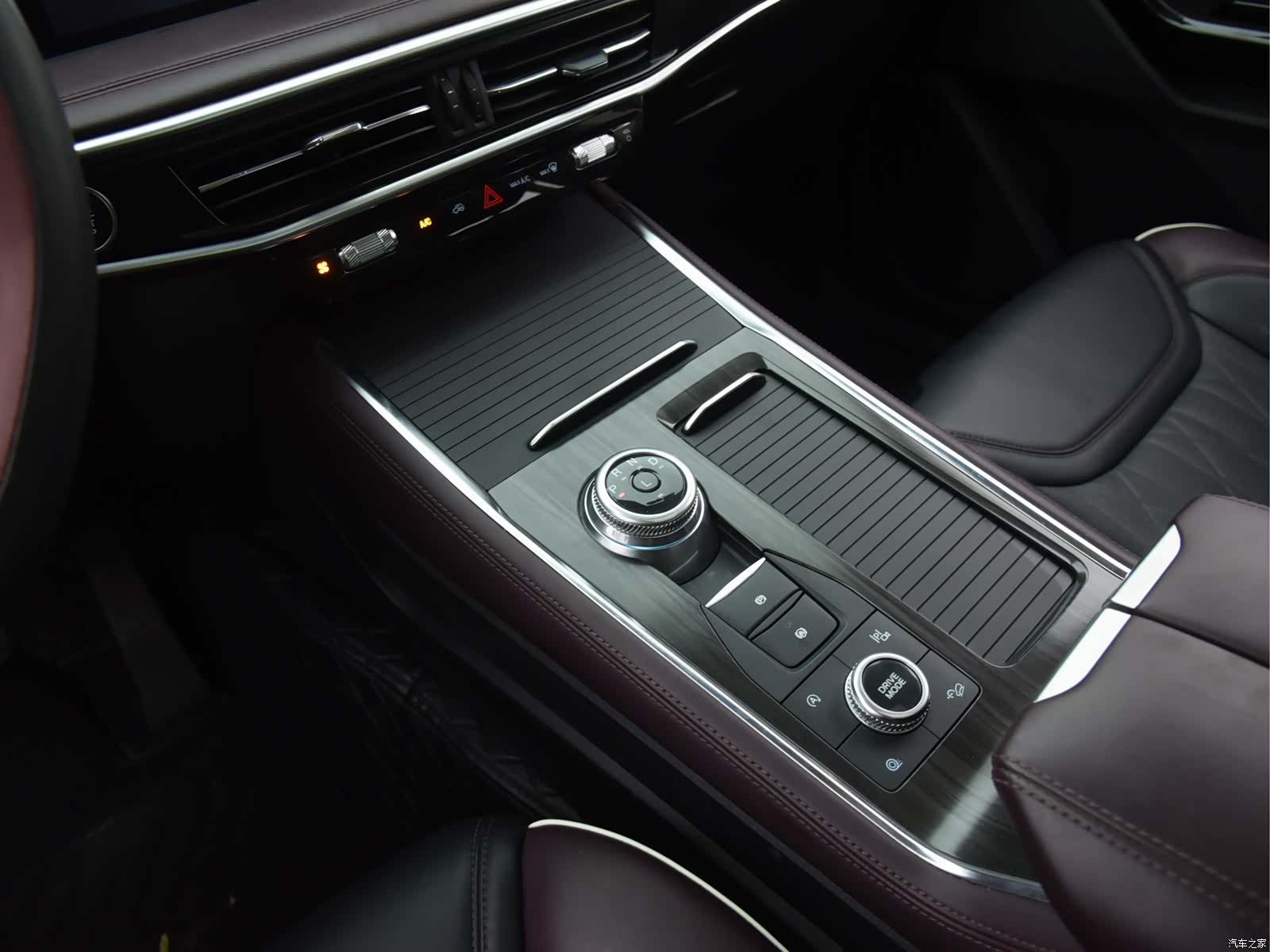 Ford Explorer, 2024 11