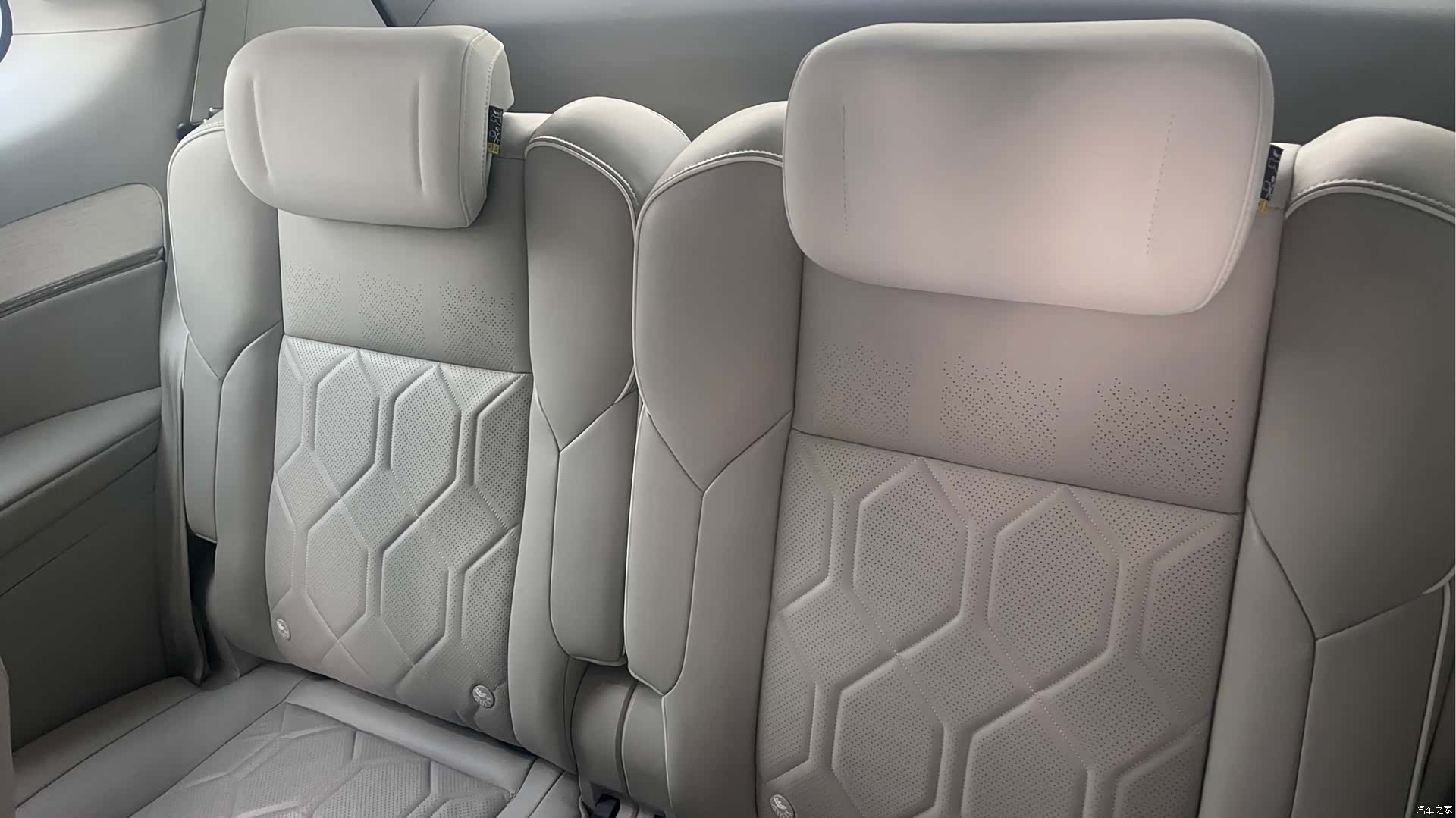 Volvo EM90, 2024 все фото