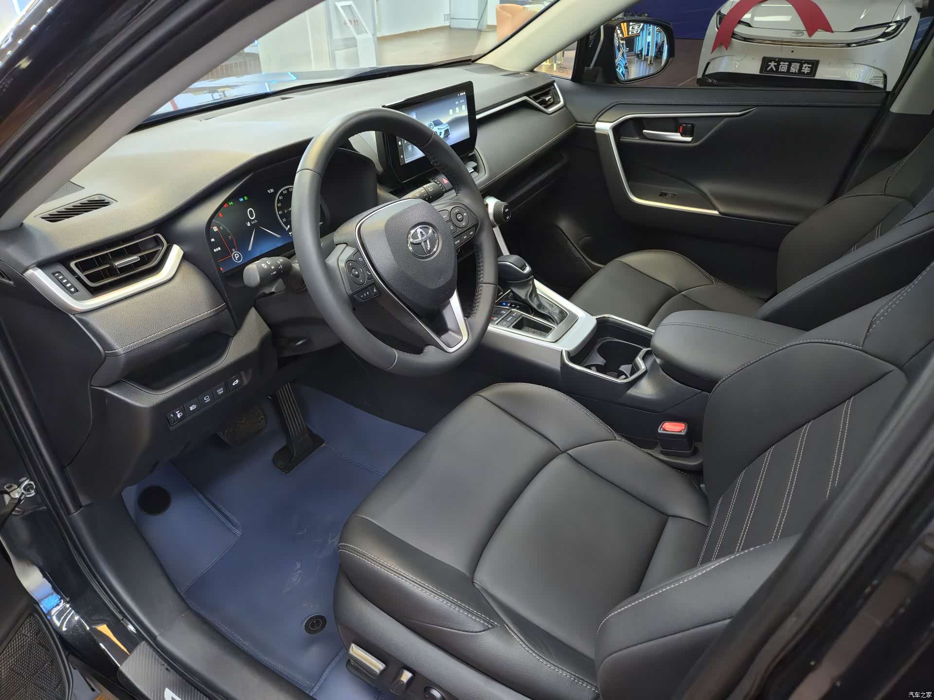 Toyota Wildlander, 2024 11