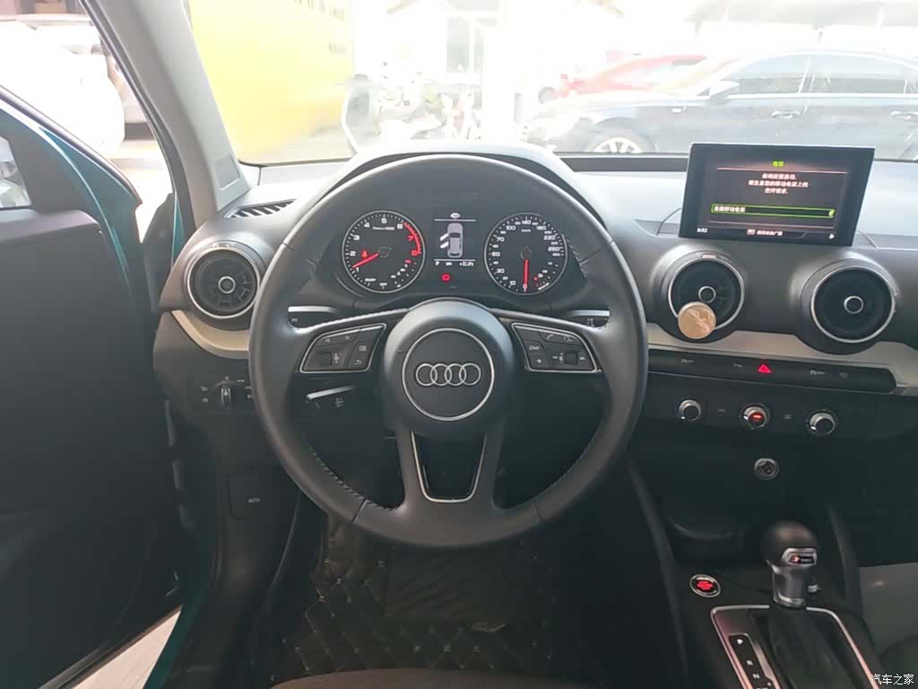Audi Q2L, 2020 11