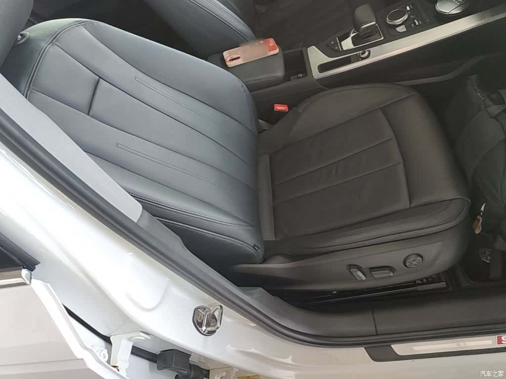 Audi A4L, 2019 25