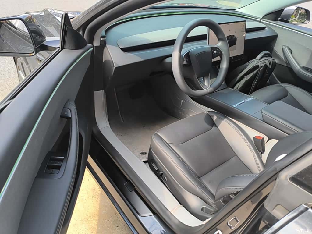 Tesla Model 3, 2024 16