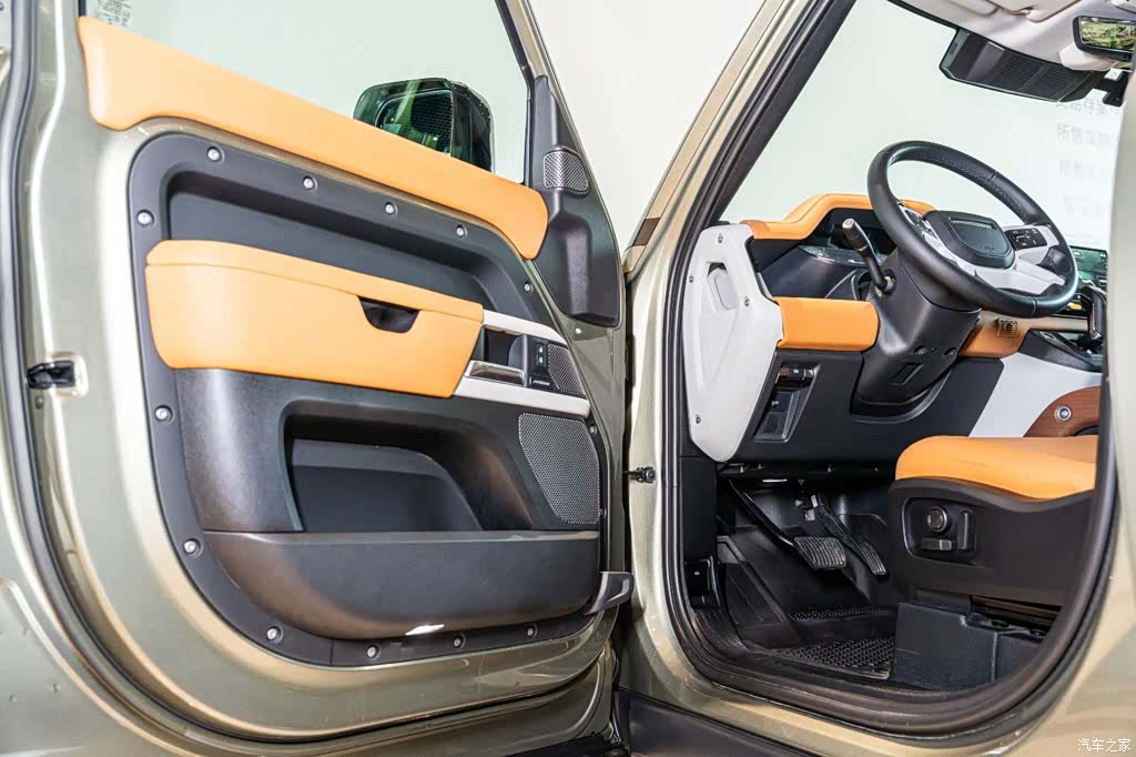 Land Rover Defender, 2023 7