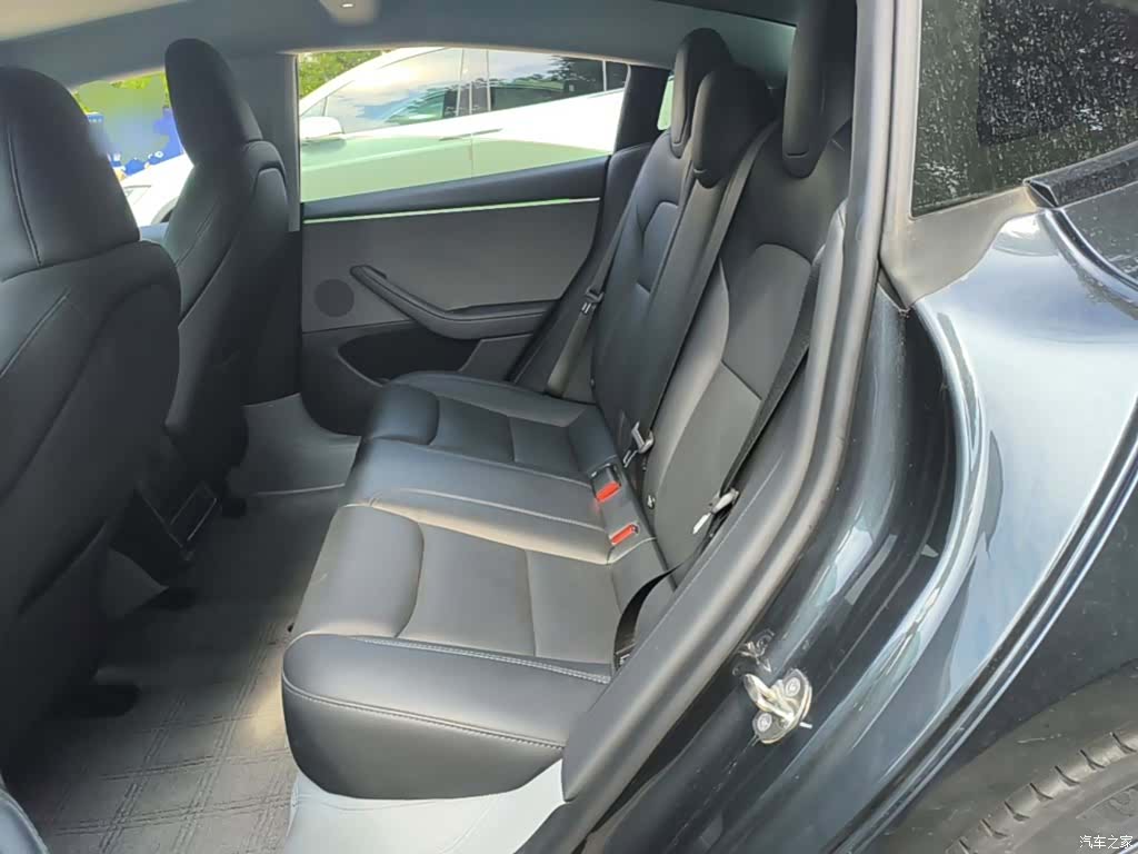 Tesla Model 3, 2024 17