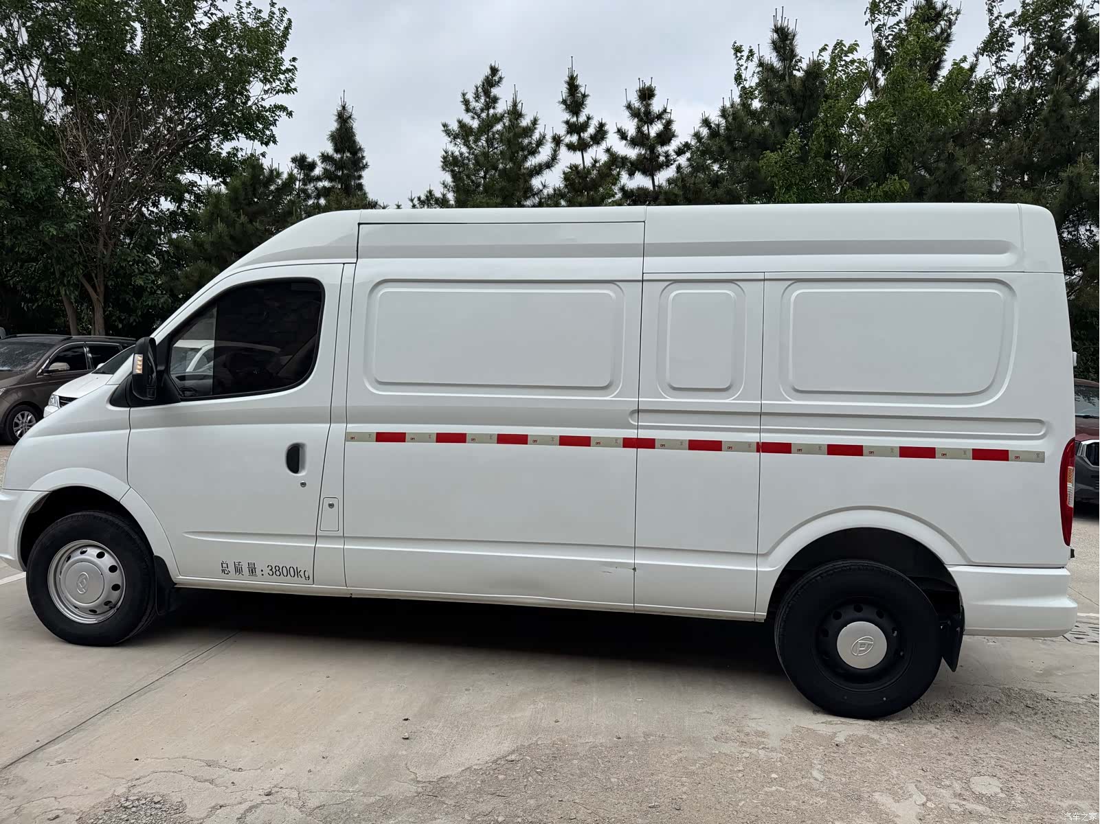 Maxus V80, 2022 13