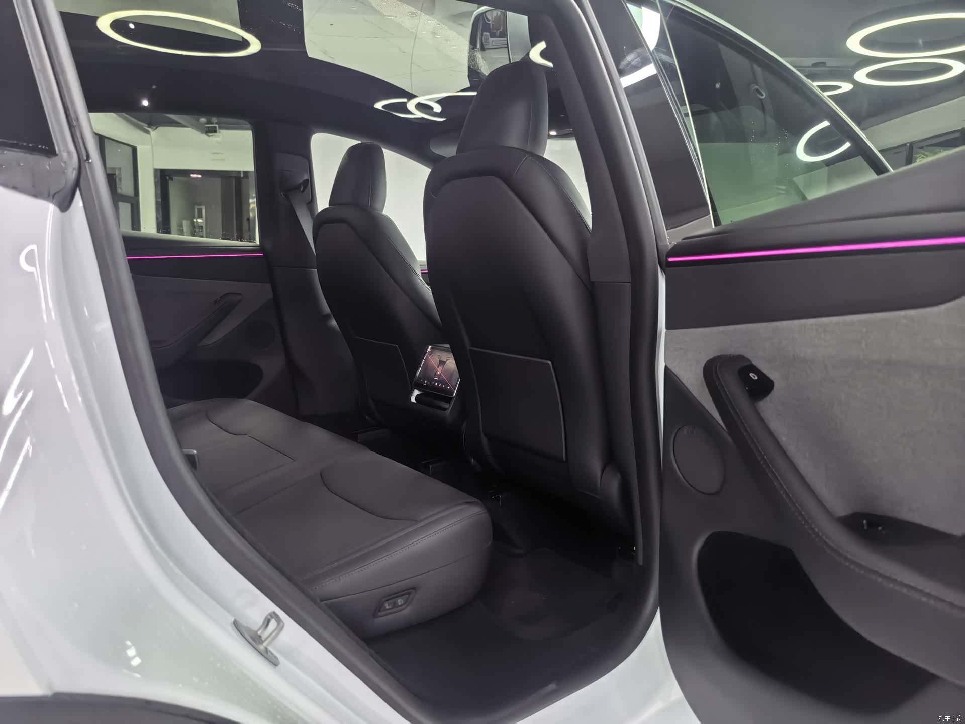 Tesla Model Y, 2026 11