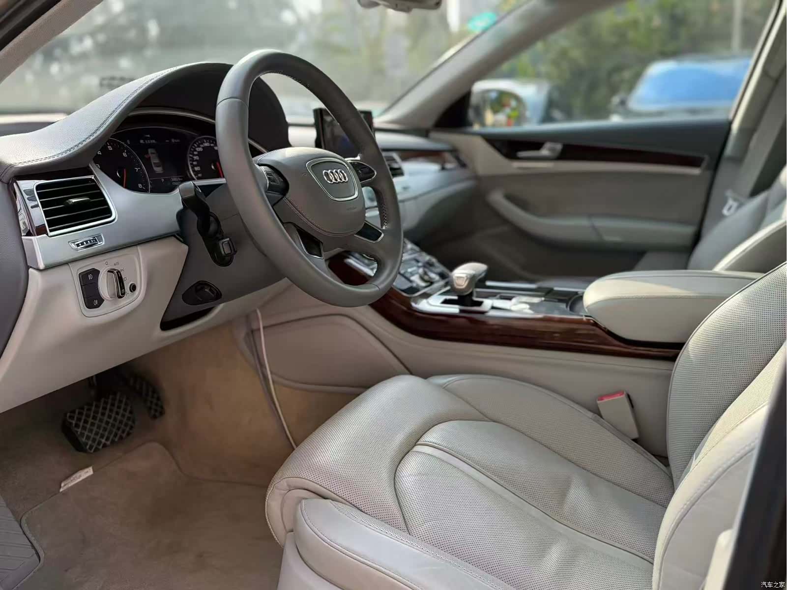 Audi A8L, 2012 4