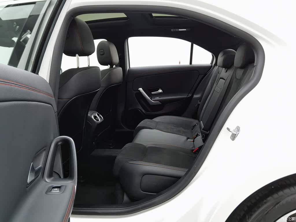 Mercedes-Benz A-Class, 2025 15