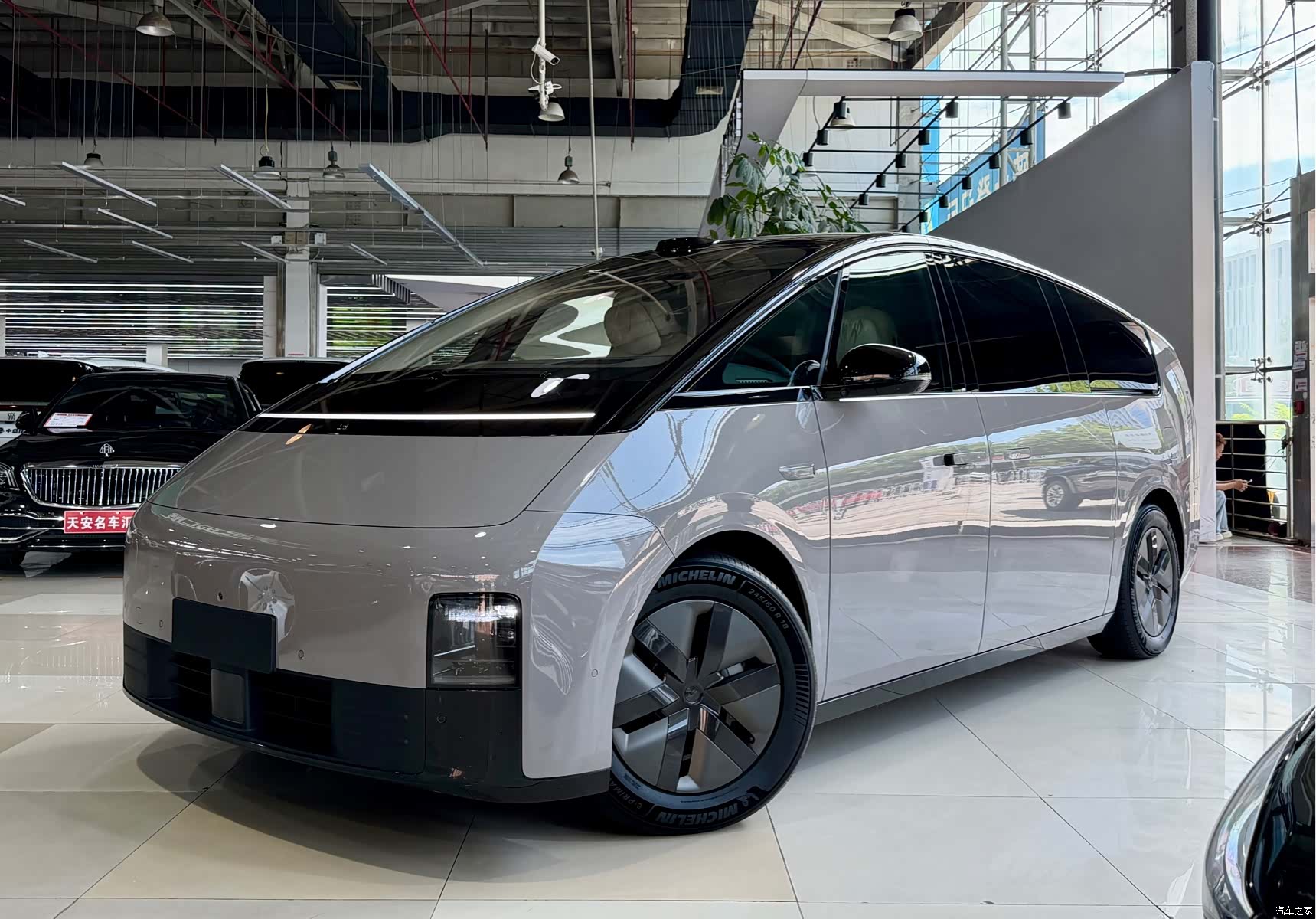 Li Auto MEGA, 2025 2