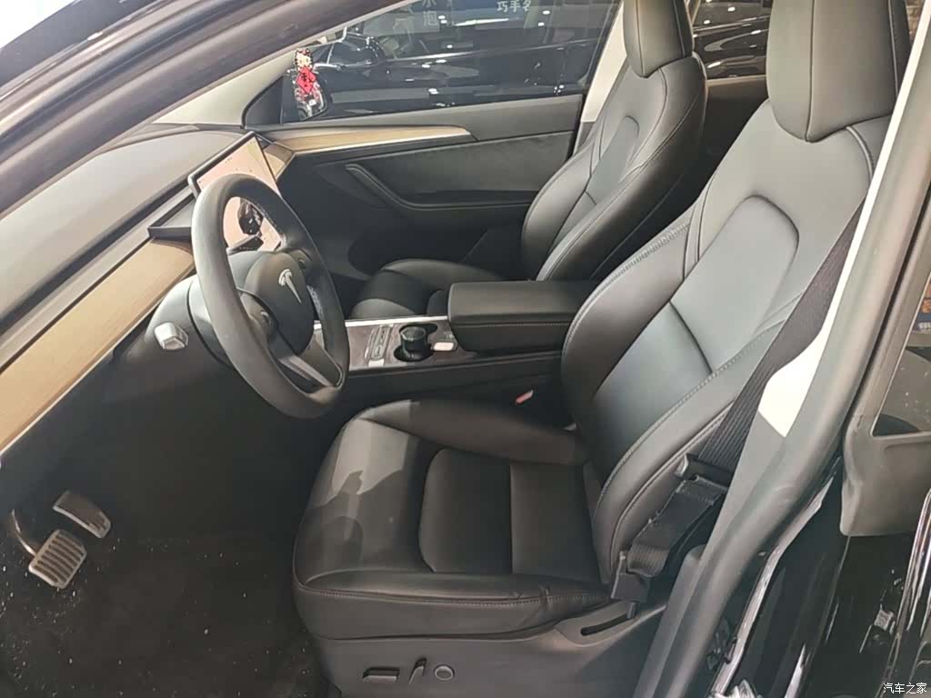 Tesla Model Y, 2023 15