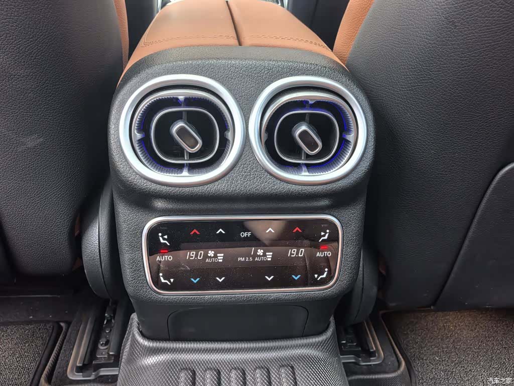 Mercedes-Benz GLC, 2023 19