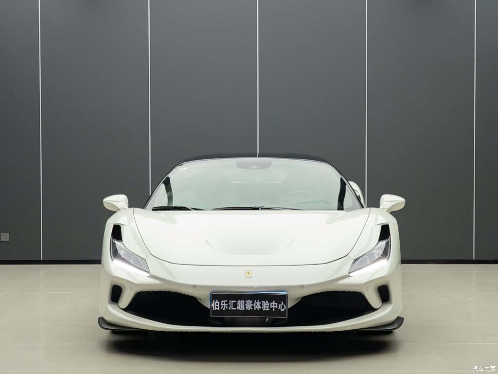 Ferrari F8, 2021 6