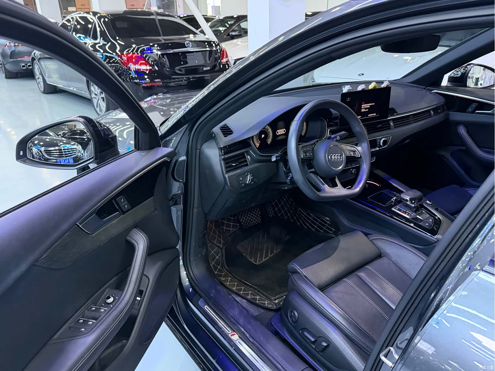 Audi A4L, 2023 все фото