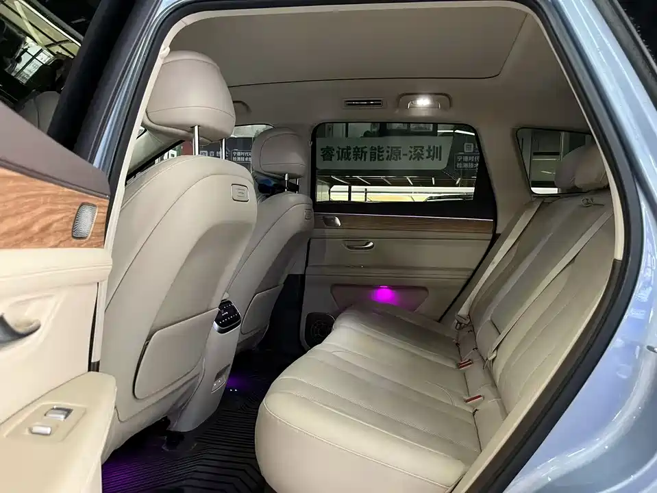 AITO Ask the world M7