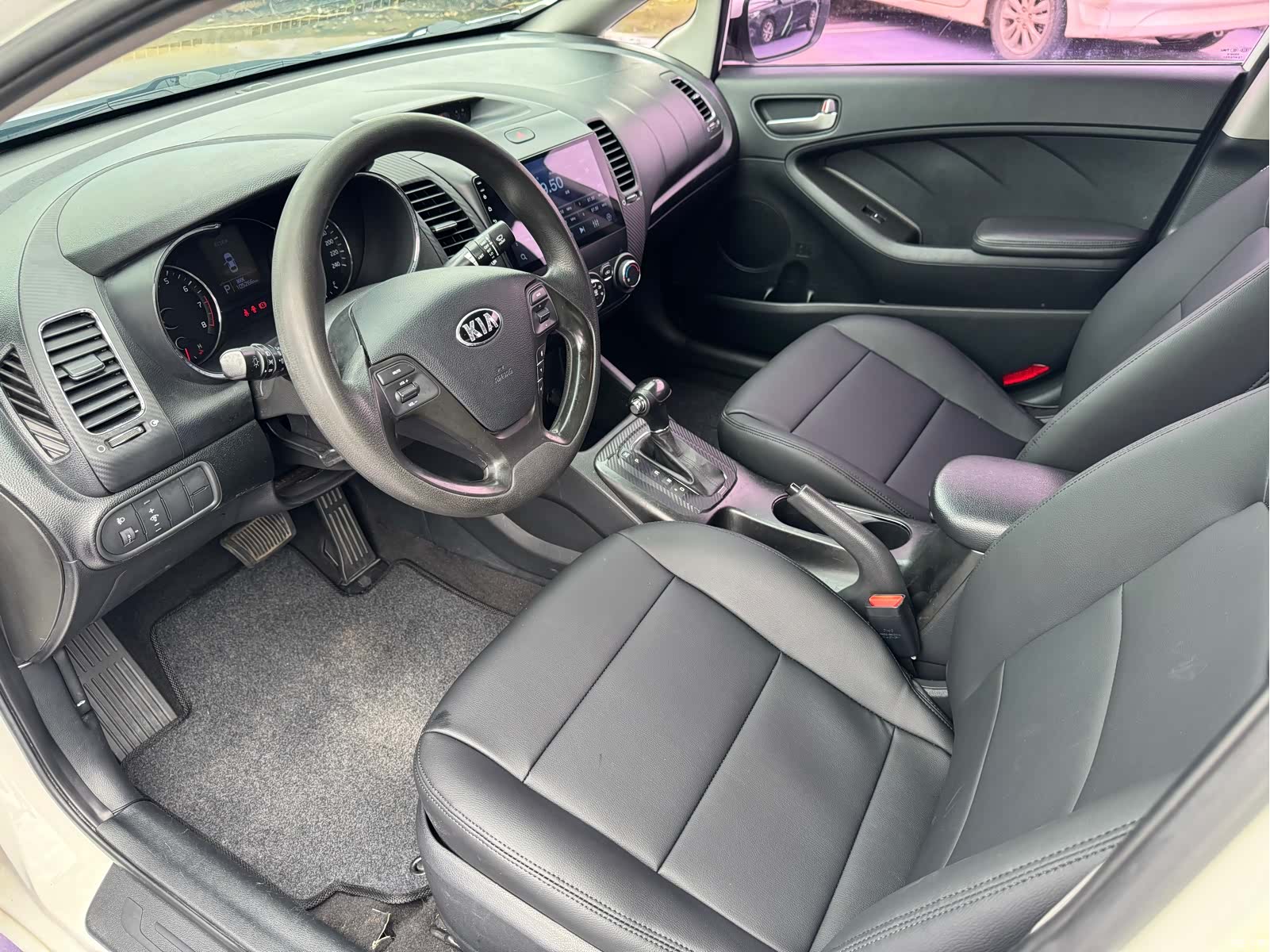 Kia K3, 2014 8