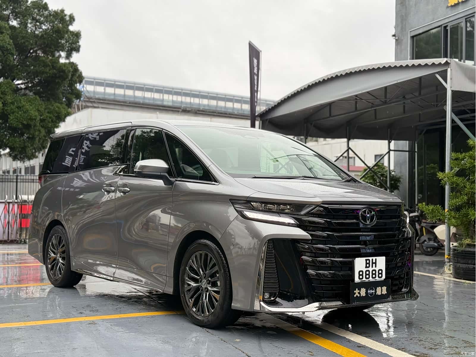 Toyota Vellfire, 2026 3