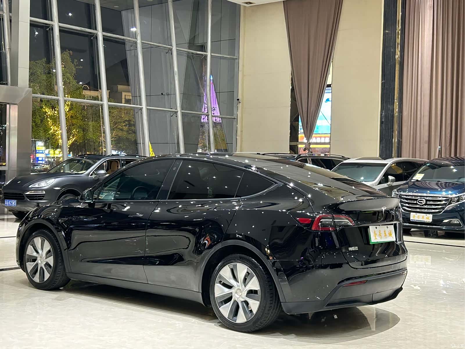 Tesla Model Y, 2023 все фото
