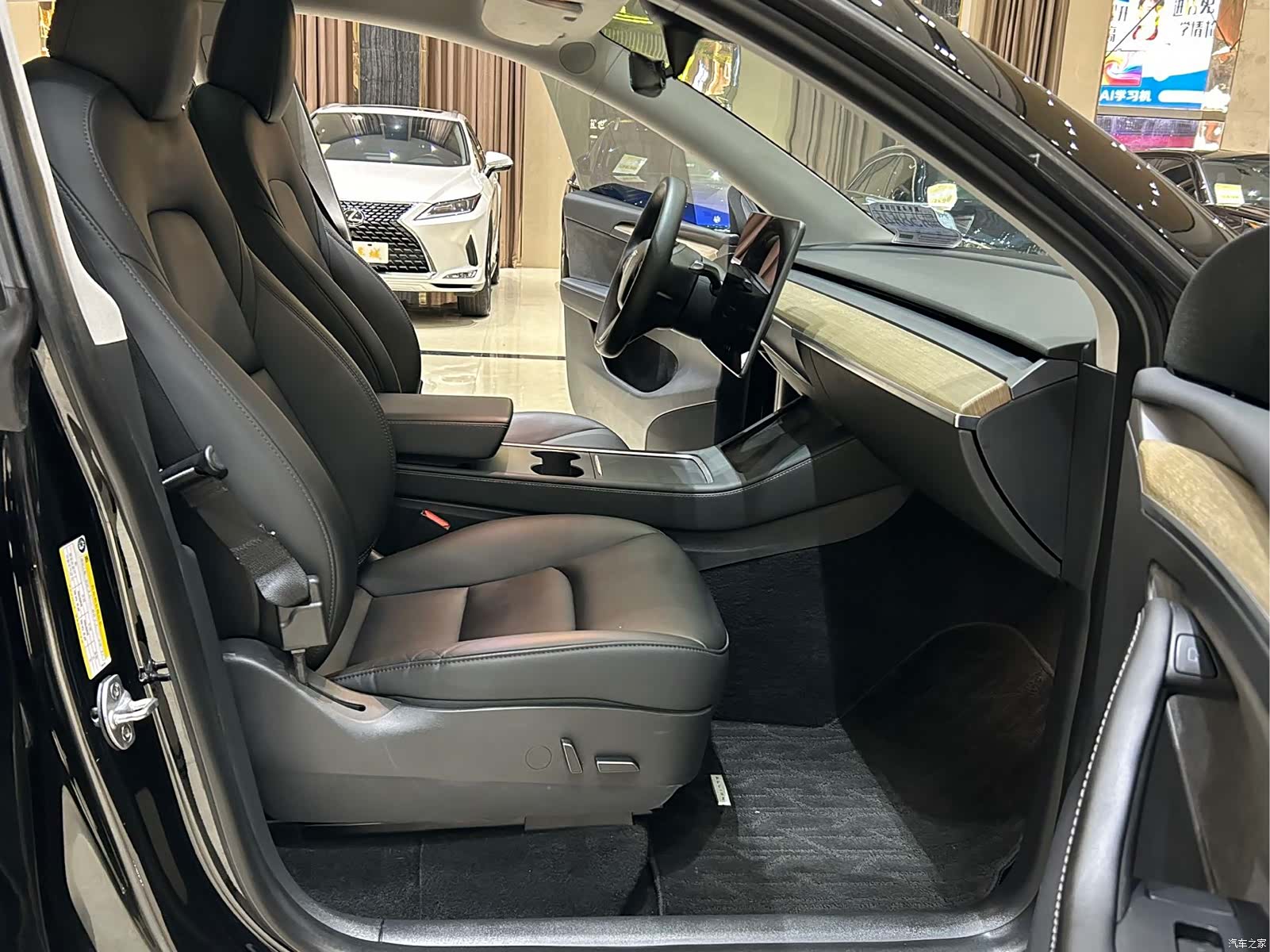 Tesla Model Y, 2023 7