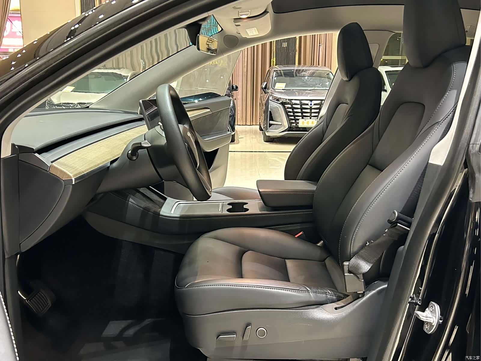 Tesla Model Y, 2023 9