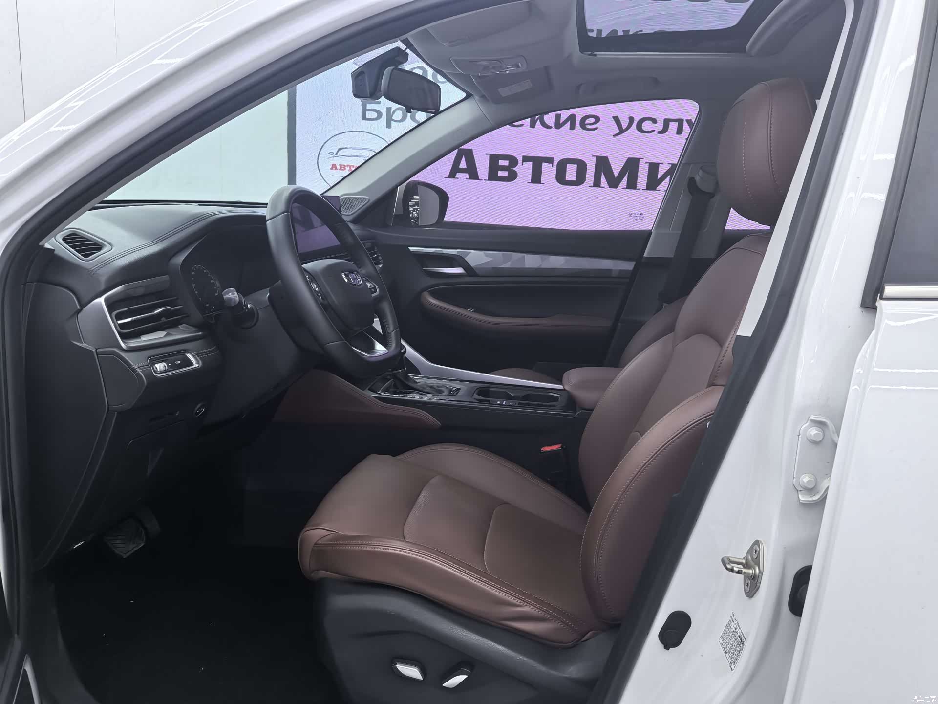 Geely X6, 2022 4