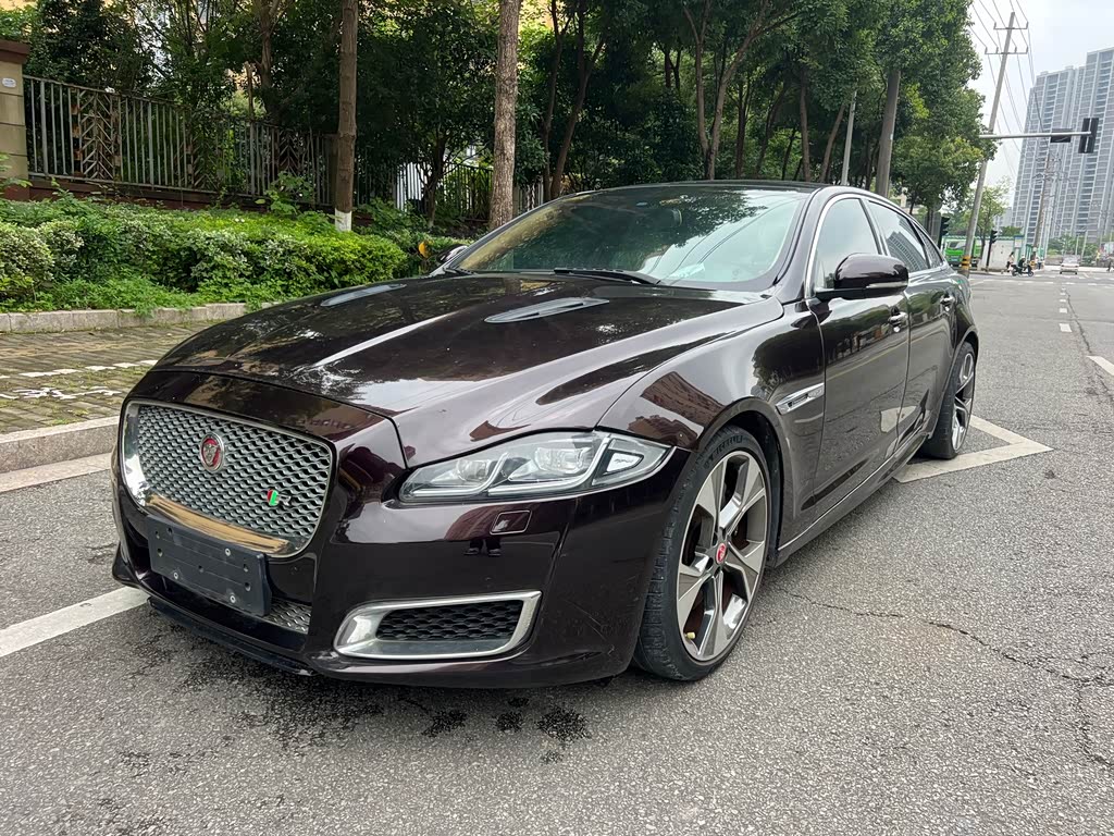 Jaguar XJ