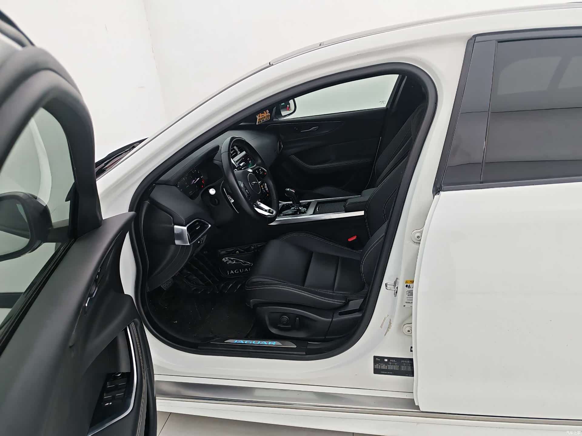 Land Rover XEL, 2021 9