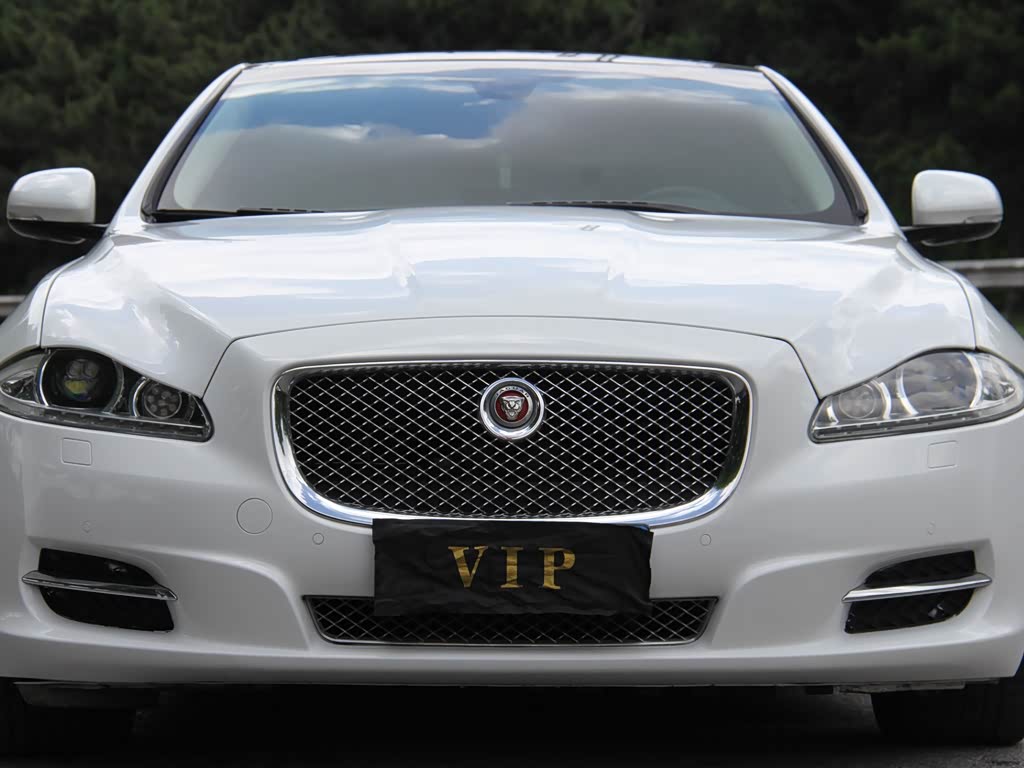 Jaguar XJ