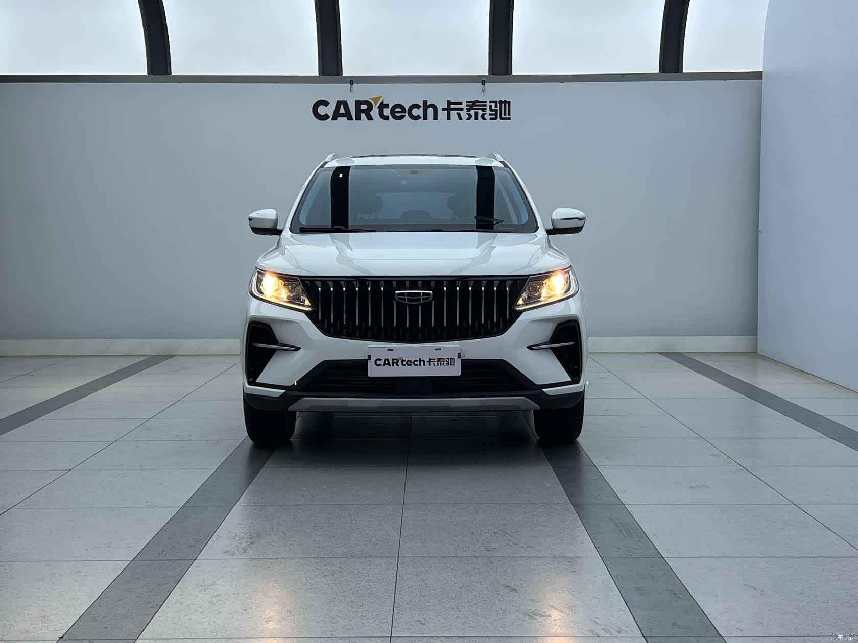 Geely X6, 2022 4