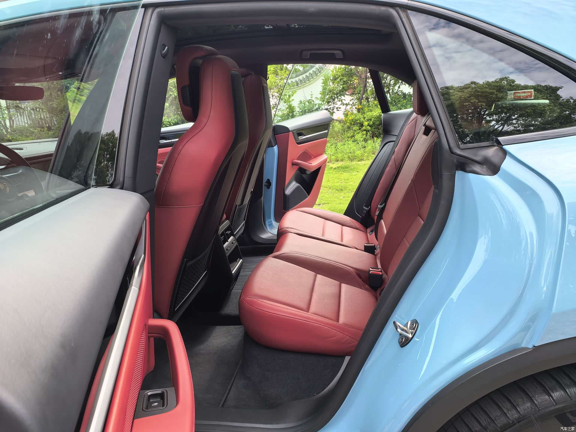 Porsche Macan, 2025 10