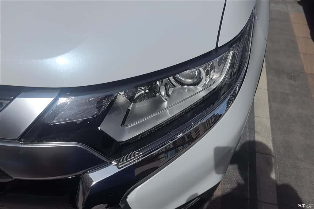 Mitsubishi Outlander, 2020 все фото