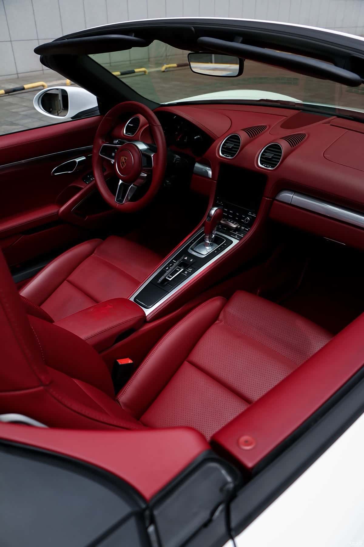 Porsche Boxster, 2017 все фото