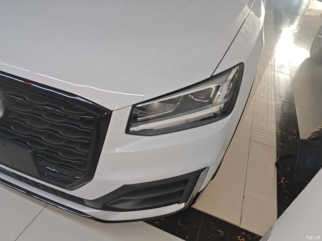 Audi Q2L, 2019 24